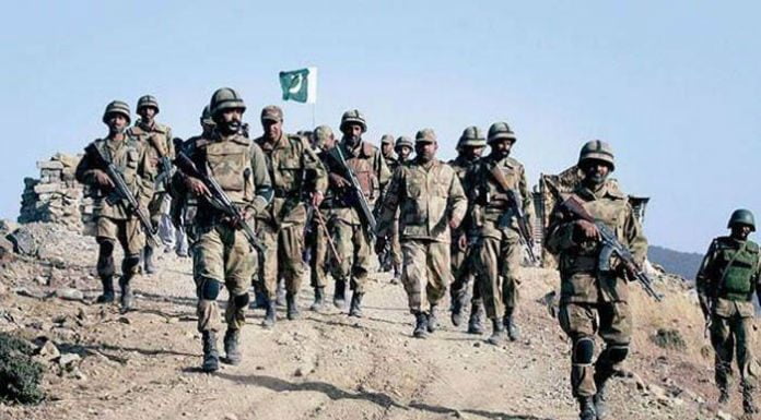 Pakistan ordusunda nöbet değişimi ve ordu-siyaset ilişkileri