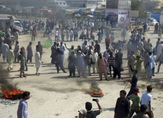 Karanlık odaklar Pakistan’ı karıştırmak istiyor