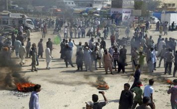 Karanlık odaklar Pakistan’ı karıştırmak istiyor